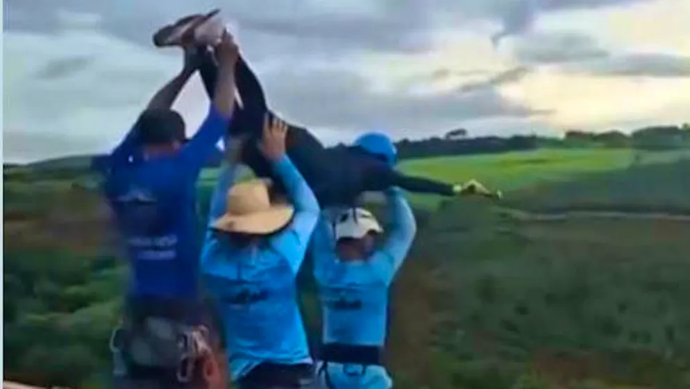 Errore fatale. Una brasiliana di 21 anni muore precipitando da un ponte durante un rope jumping