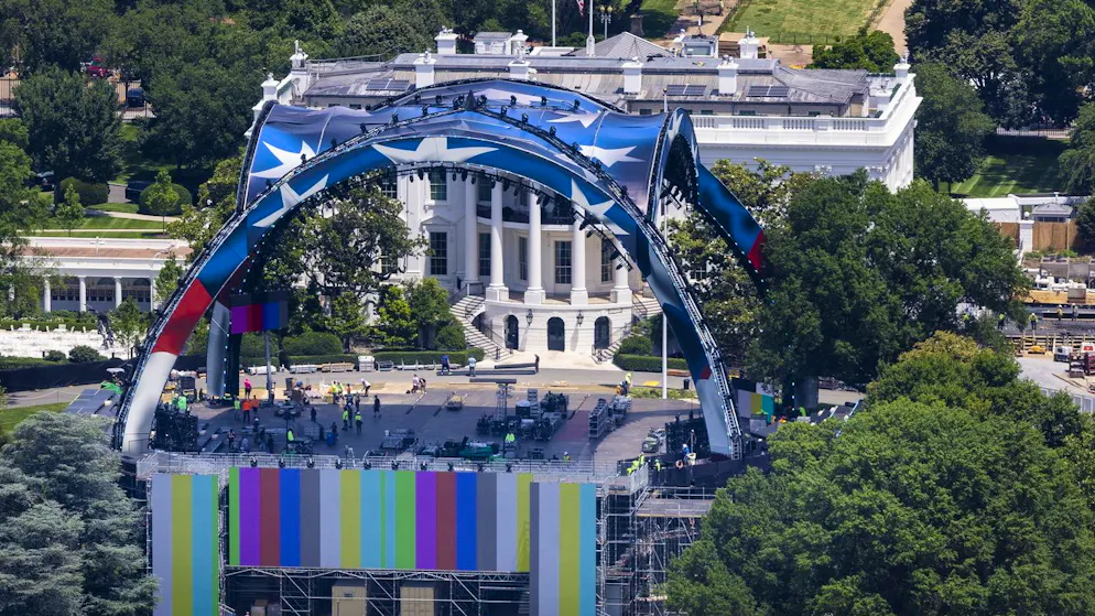Trump feiert 80. Geburtstag. Käfigkampf vor dem Weissen Haus statt Geburtstagskuchen