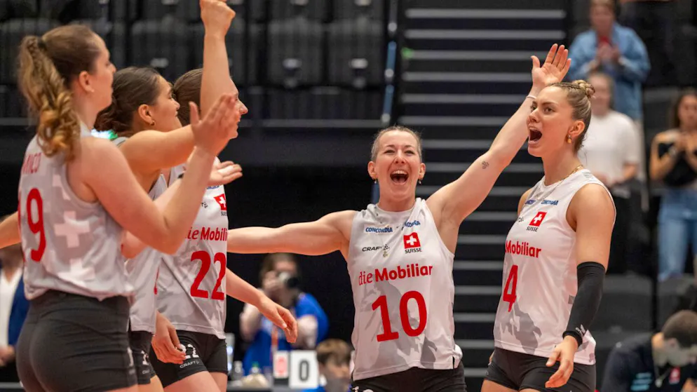 Volleyball. Swiss national teams win 3-0 and in a five-set thriller