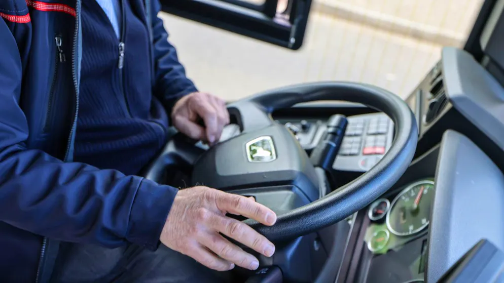 Italia. A Bologna un passeggero stacca un pezzo di orecchio all'autista del bus