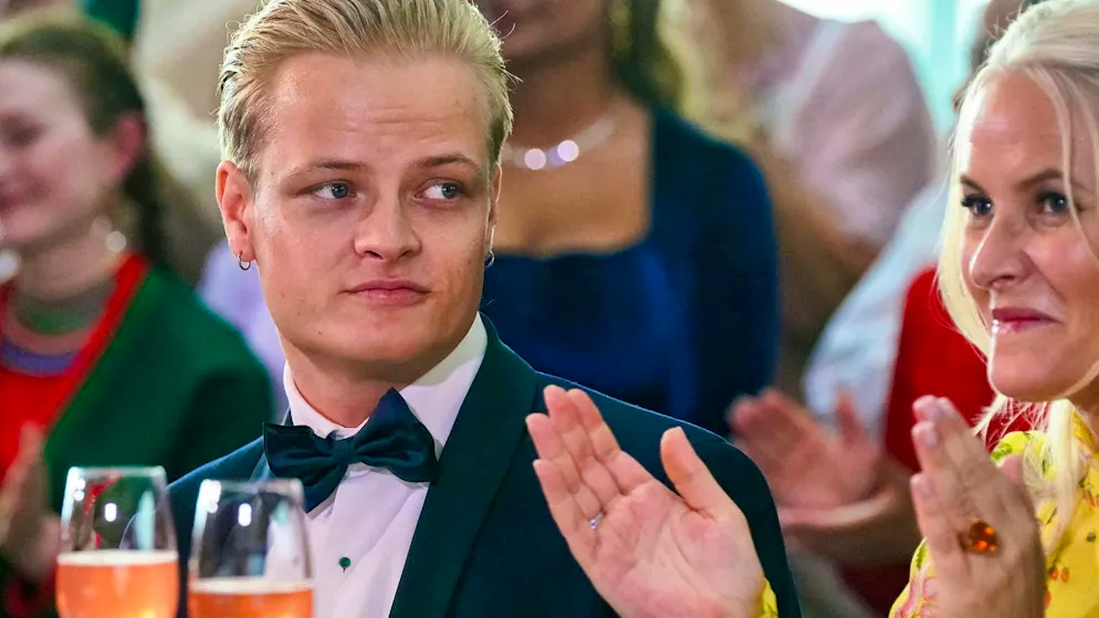 Marius Høiby dietro le sbarre. Il figlio della principessa Mette-Marit di Norvegia è stato condannato a 4 anni di carcere