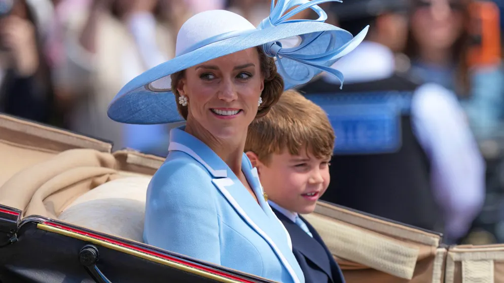 «Not my King». I fischi al Trooping the Colour non piacciono a Kate, che gela con lo sguardo i manifestanti