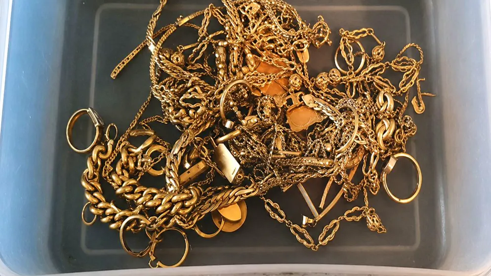 Elusi 800'000 franchi di IVA e dazi. Contrabbando d’oro: 230 chili di vecchia gioielleria importati illegalmente in Svizzera dall'Italia