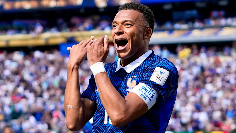Kylian Mbappé enchante déjà. Deschamps : «Il y en a encore qui vont le critiquer, mais...»