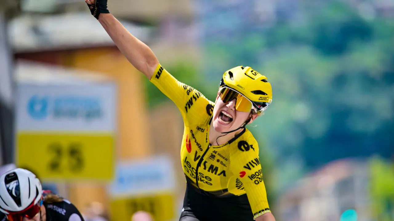 Tour de Suisse. Dutch cyclist De Vries wins the opening stage in Sondrio