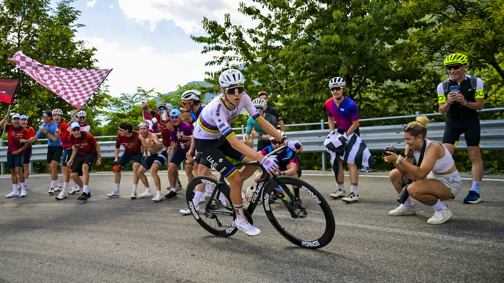 Tour de Suisse. Un solo de... 70 km : Pogacar assomme la course dès la première étape !