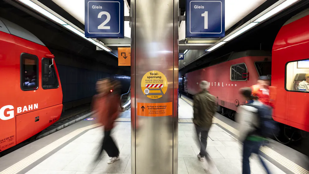 Drame à Zurich. Un homme de 59 ans perd l’équilibre et tombe entre le quai et le train