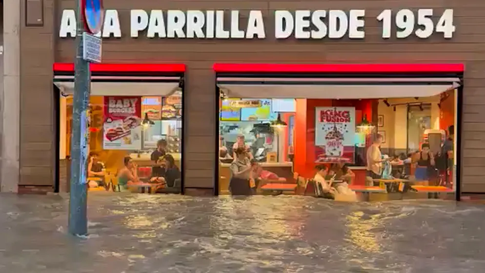 Dramatic scenes. Floodwaters inundate city in Andalusia within minutes