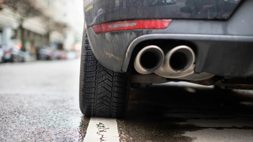 Nazionalità ed età. Differenze fino a 8000 franchi in Svizzera per assicurare un'auto. Ecco i criteri che incidono di più