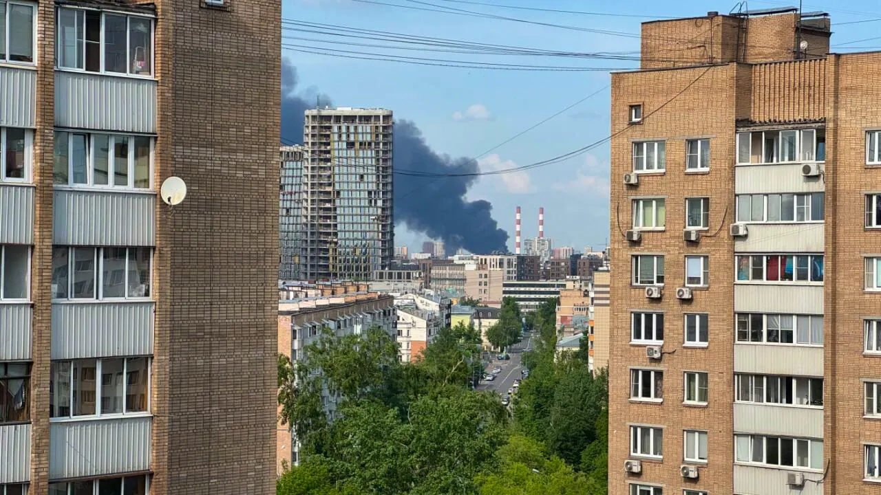 Ukraine. Ukrainische Drohnen treffen Raffinerie in Moskau