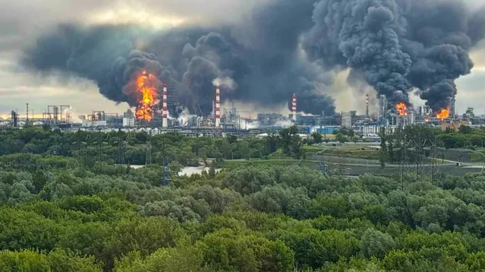 Ukraine Live Updates. Kremlin downplays attacks on Moscow refinery – Oil rains down on the capital