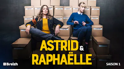 Key Art zur Krimiserie «Astrid & Raphaëlle» mit den beiden Ermittlerinnen vor gestapelten Archivboxen.