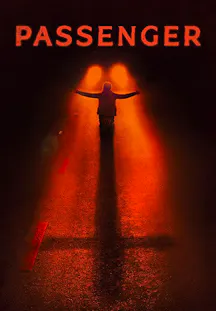 Filmposter zum Horrorfilm «Passenger» mit einer einzelnen Person auf einer nächtlichen Strasse im Scheinwerferlicht.