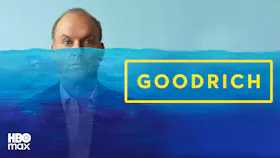 Gesicht eines Mannes ragt zur Hälfte aus blauem Wasser heraus.