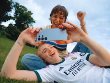 Social Media Samsung Phone, Jubelnde Teenager