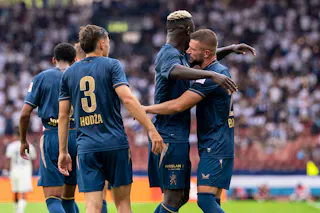Von links: Selmin Hodza (FCZ), Philippe Keny (FCZ), und der Torschuetze Valon Berisha (FCZ) jubeln nach dem Tor zum 1:0 bei dem Spiel der Fussball Super League zwischen dem FC Zuerich (FCZ) und dem Servette FC am Samstag, 1. August 2026 im Stadion Letzigrund in Zuerich. (KEYSTONE/Claudio Thoma)