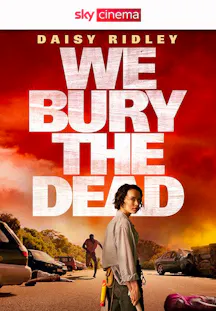 Filmplakat zu «We Bury the Dead» mit einer Frau auf einer Strasse zwischen verlassenen und beschädigten Fahrzeugen.