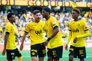 Samuel Essende (YB), Mitte, jubelt nach seinem Tor zum 1-0 mit seinen Teamkollegen Alan Virginius, Armin Gigovic und Alvyn Sanches, von links, im Super League Spiel zwischen dem BSC Young Boys und dem FC Luzern, am Samstag, 5. September 2026 im Stadion Wankdorf in Bern. (KEYSTONE/Peter Klaunzer)